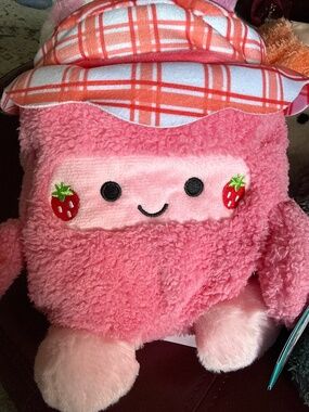 7.5-inch PicnicBumz plush featuring Jenny the Strawberry Jam